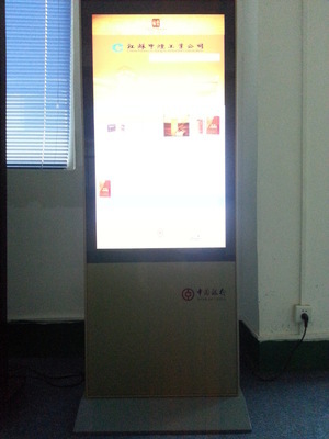 御覽光電 廠家直銷定制個性液晶廣告機，聯(lián)網(wǎng)信息發(fā)布系統(tǒng)助力企業(yè)品牌升級